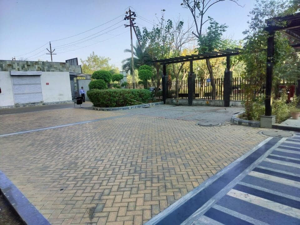 Tulsiani Luvnest photo 3